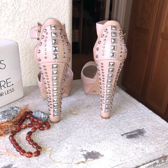 Vince Camuto Croissant Bellini - Picture 2 of 7